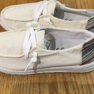 NWT Canvas shoes